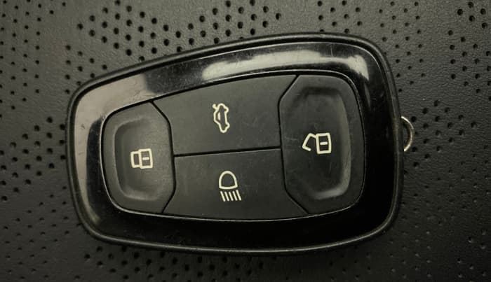2023 Tata ALTROZ XZA PLUS DARK EDTION, Petrol, Automatic, 25,887 km, Key Close Up