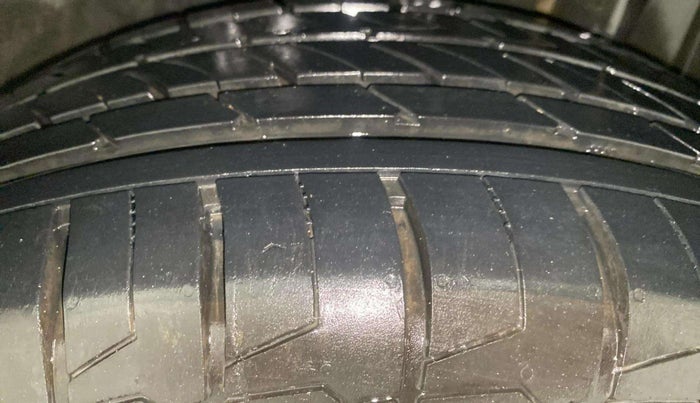 2018 Maruti S Cross ZETA 1.3, Diesel, Manual, 85,621 km, Left Rear Tyre Tread