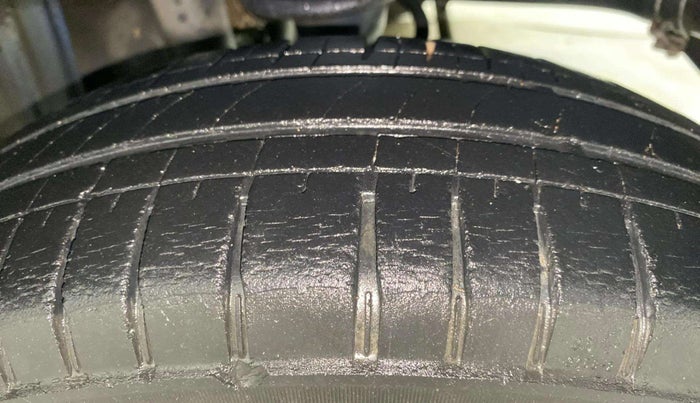 2015 Maruti Alto 800 LXI, Petrol, Manual, 66,750 km, Left Rear Tyre Tread