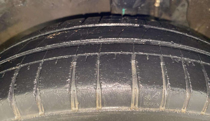 2015 Maruti Alto 800 LXI, Petrol, Manual, 66,750 km, Left Front Tyre Tread