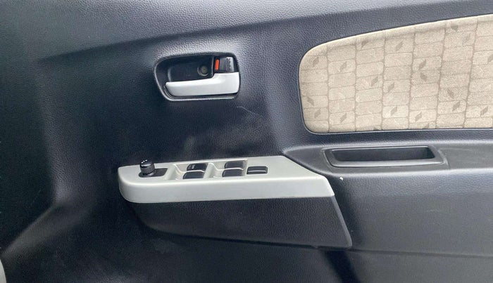 2014 Maruti Wagon R 1.0 VXI, Petrol, Manual, 72,795 km, Driver Side Door Panels Control
