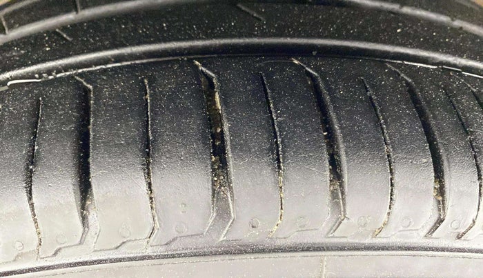 2018 Maruti Swift ZXI AMT, Petrol, Automatic, 79,075 km, Left Front Tyre Tread