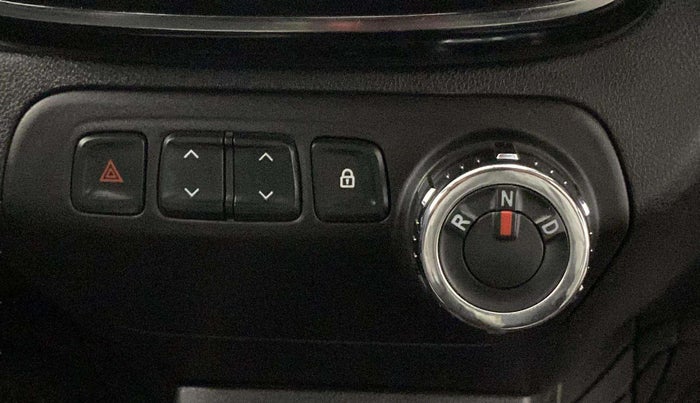 2018 Renault Kwid RXT 1.0 AMT (O), Petrol, Automatic, 26,856 km, Gear Lever