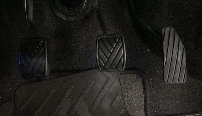 2015 Maruti Wagon R 1.0 VXI, Petrol, Manual, 17,288 km, Pedals