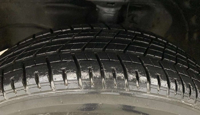 2015 Maruti Wagon R 1.0 VXI, Petrol, Manual, 17,288 km, Left Front Tyre Tread