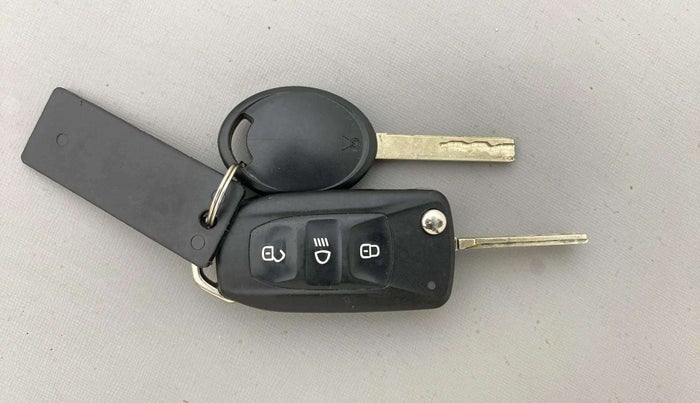 2023 Tata NEXON XM PLUS SUNROOF PETROL, Petrol, Manual, 70,315 km, Key Close Up