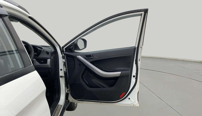 2023 Tata NEXON XM PLUS SUNROOF PETROL, Petrol, Manual, 70,315 km, RHS Front Door