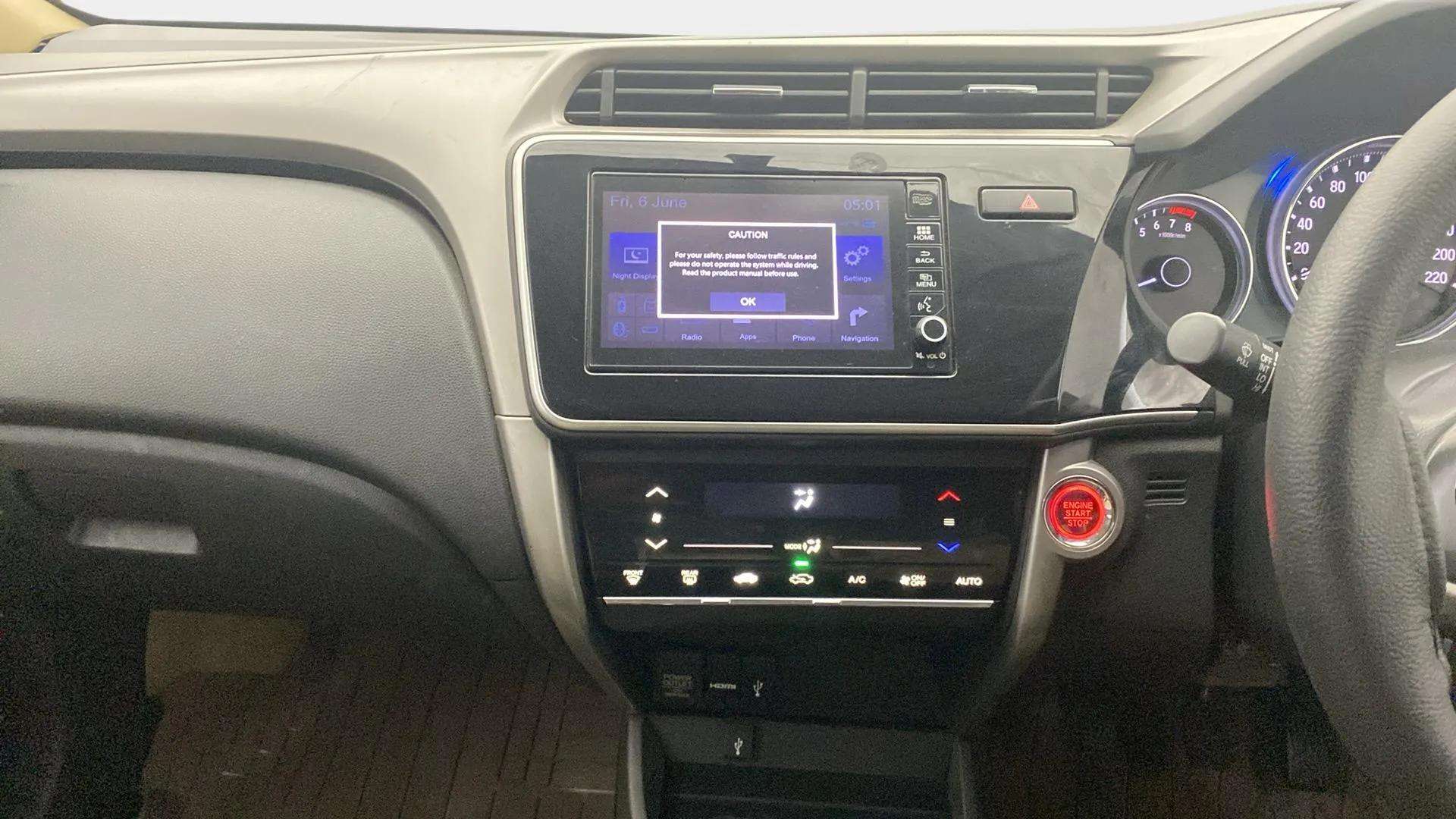 Center-console---infotainment-28