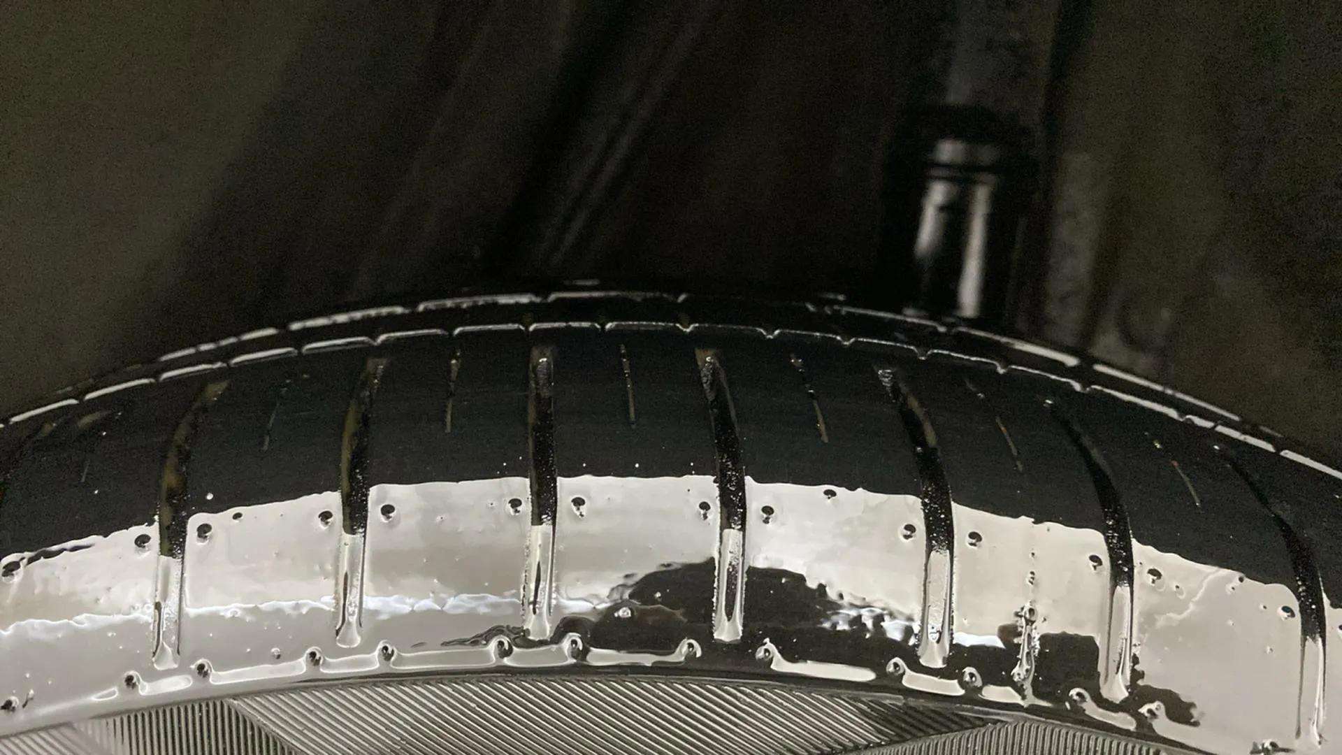LHS-Rear-Tyre-Tread-21