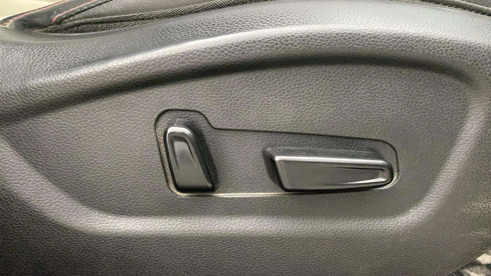 Driver-side-adjustment-panel-40