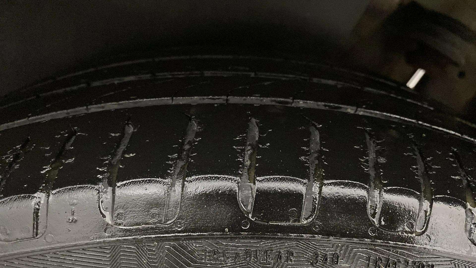 LHS-Rear-Tyre-Tread-21
