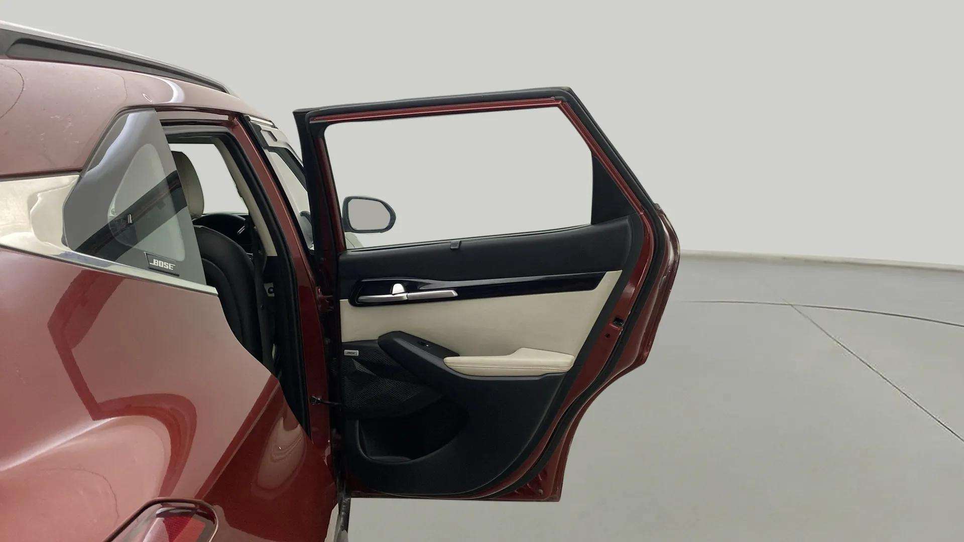 RHS-Rear-Door-Open-33