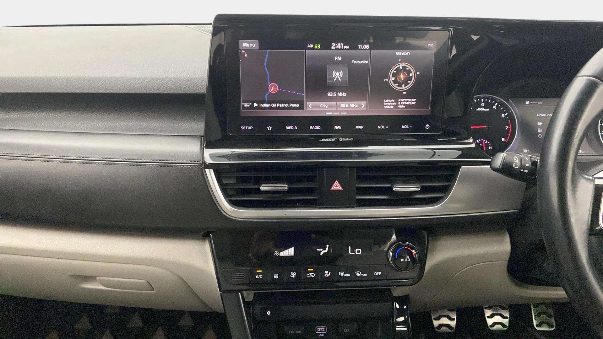 Center-console---infotainment-28
