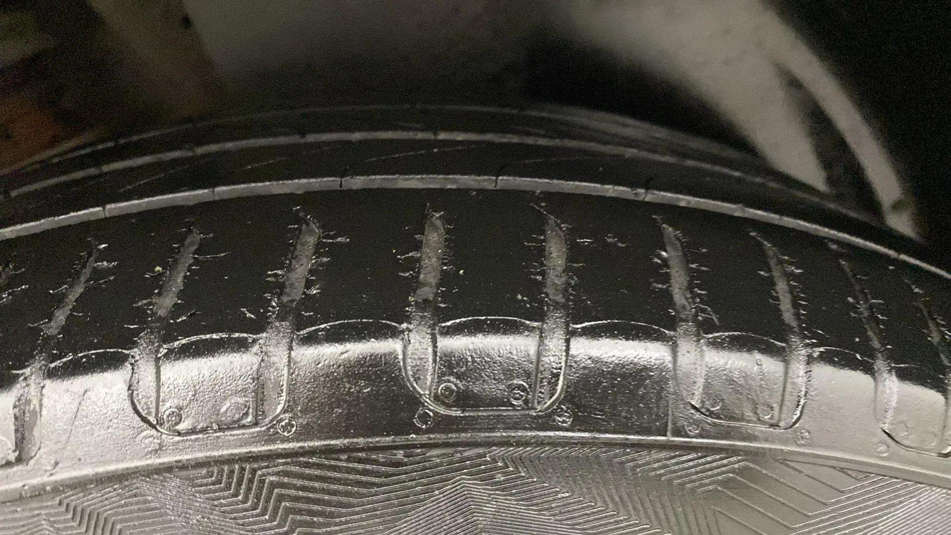 RHS-Rear-Tyre-Tread-19