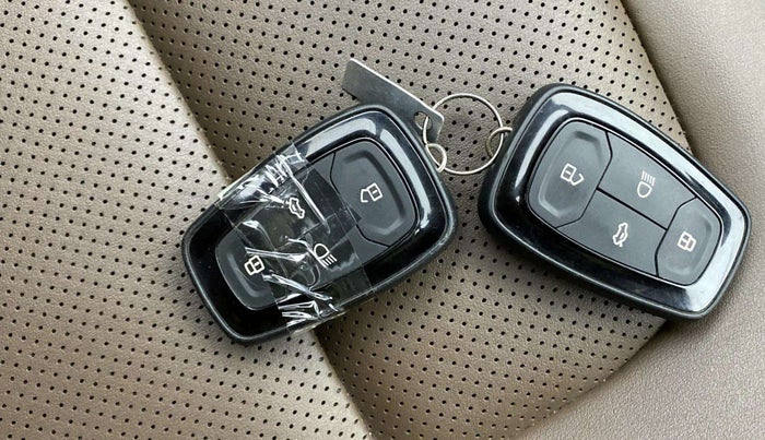 2022 Tata Harrier XZA PLUS 2.0L DUAL TONE, Diesel, Automatic, 46,112 km, Key Close Up