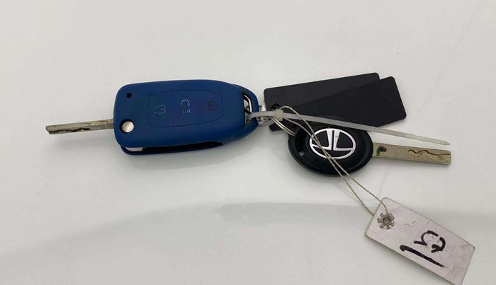 2019 Tata NEXON XM PETROL, Petrol, Manual, 39,753 km, Key Close Up