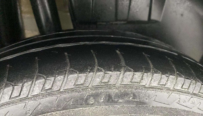 2019 Maruti Dzire VDI, Diesel, Manual, 75,283 km, Right Rear Tyre Tread
