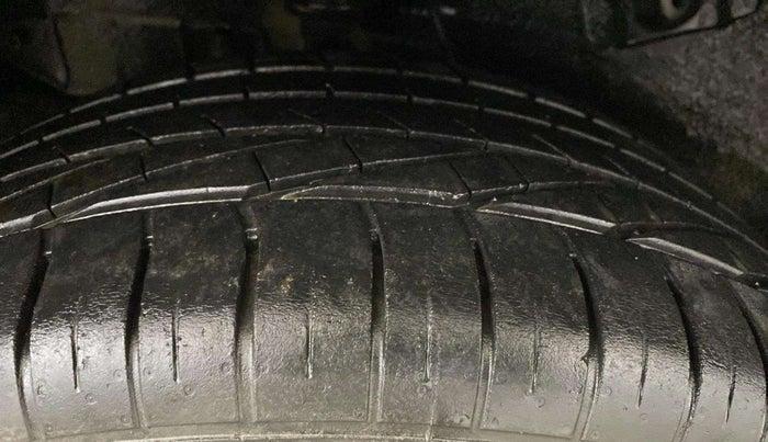 2020 Tata NEXON XMA PETROL, Petrol, Automatic, 74,489 km, Right Rear Tyre Tread