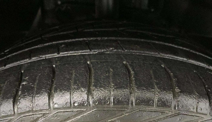 2020 Tata NEXON XMA PETROL, Petrol, Automatic, 74,489 km, Right Front Tyre Tread