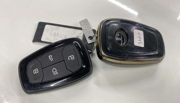 2022 Tata NEXON XZ PLUS PETROL, Petrol, Manual, 35,659 km, Key Close Up