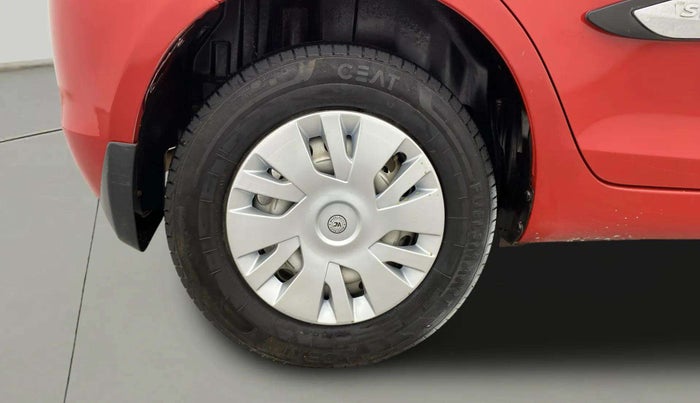 2015 Maruti Swift LXI (O), Petrol, Manual, 60,872 km, Right Rear Wheel