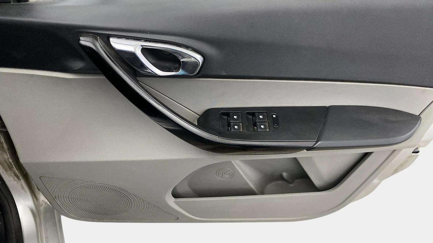 2017 Tata Tiago XZA PETROL, Petrol, Automatic, 73,294 km, Driver Side Door Panels Control