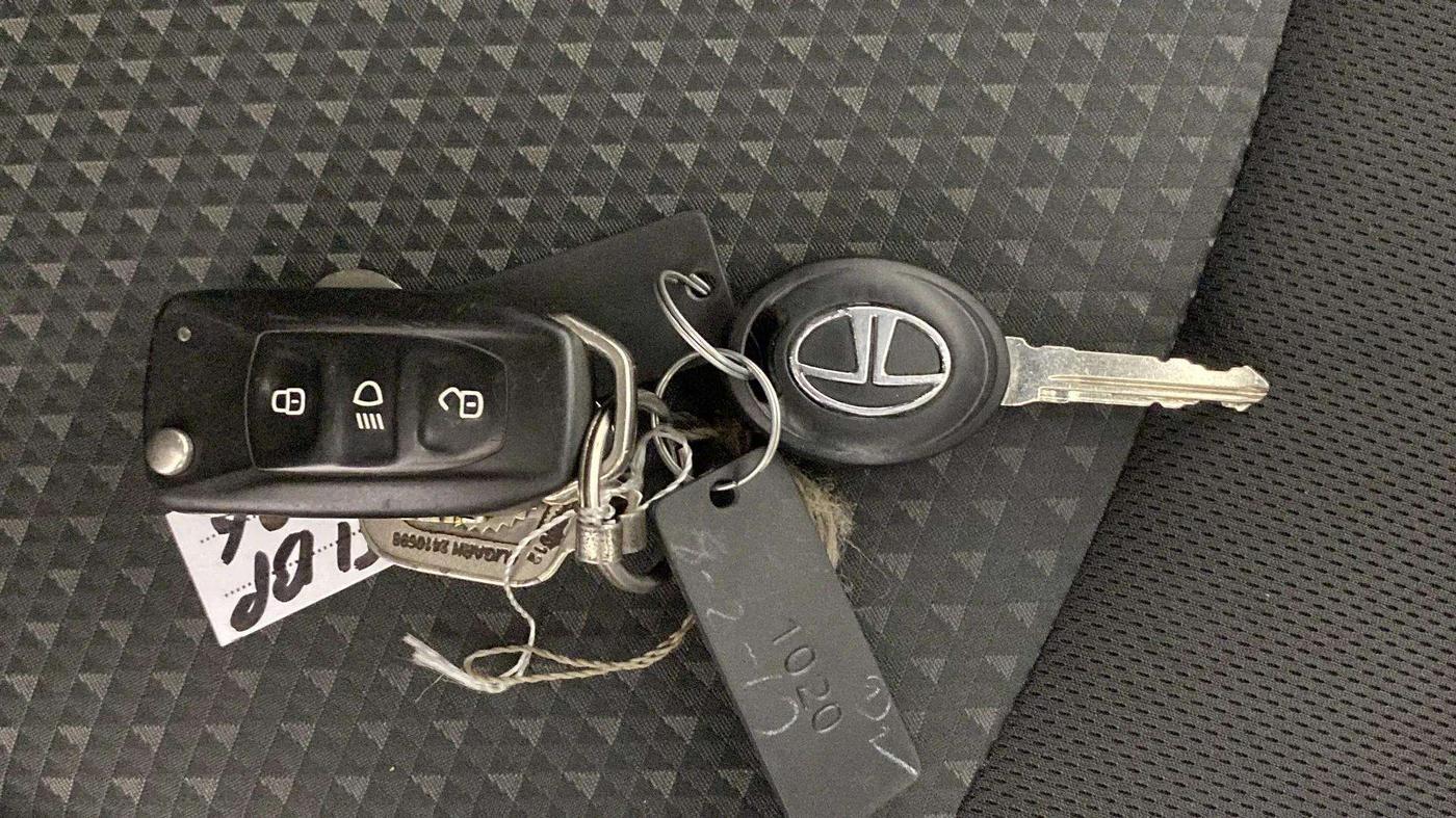 2017 Tata Tiago XZA PETROL, Petrol, Automatic, 73,294 km, Key Close Up