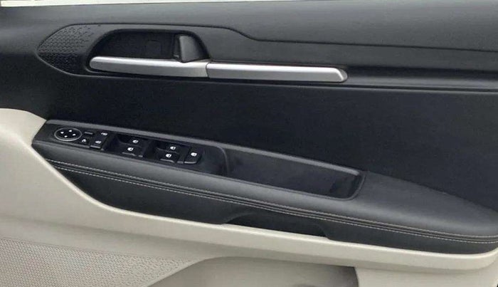 2021 KIA SONET HTX 1.0 IMT, Petrol, Manual, 28,014 km, Driver Side Door Panels Control