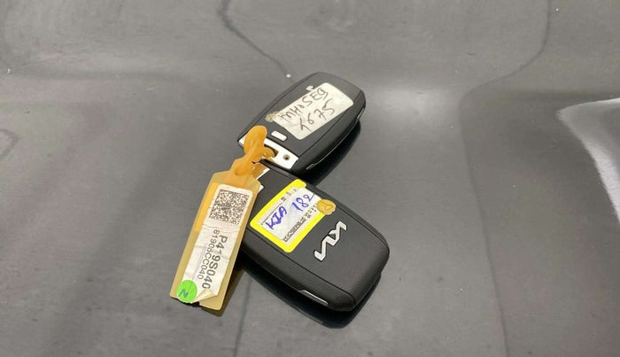 2021 KIA SONET HTX 1.0 IMT, Petrol, Manual, 28,014 km, Key Close Up