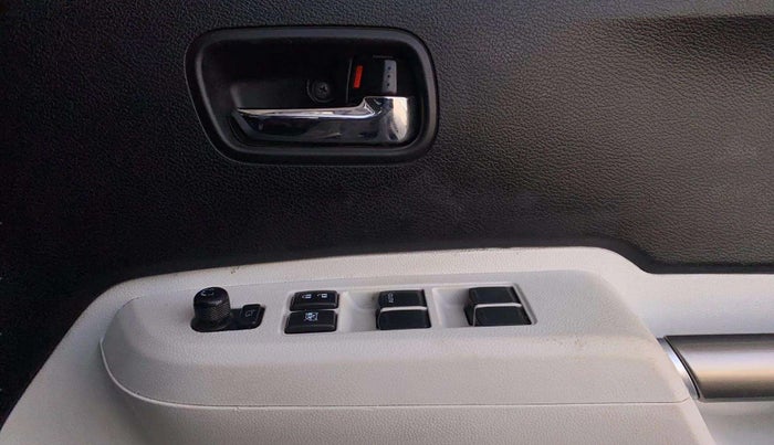 2019 Maruti IGNIS ZETA 1.2 AMT, Petrol, Automatic, 60,454 km, Driver Side Door Panels Control