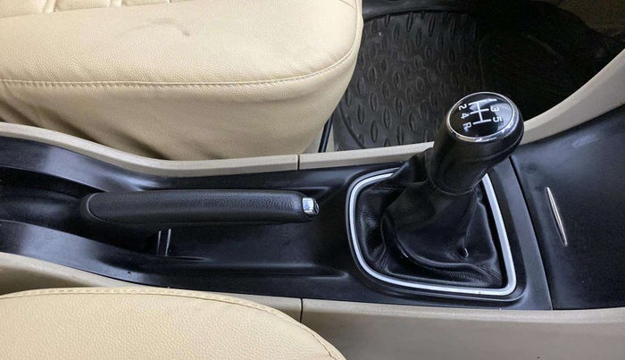 2018 Maruti Ciaz DELTA 1.5 SHVS MT PETROL, Petrol, Manual, 63,743 km, Gear Lever