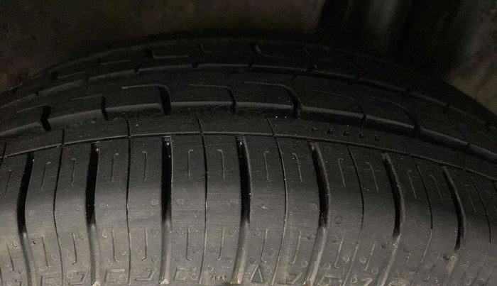 2018 Maruti Ciaz DELTA 1.5 SHVS MT PETROL, Petrol, Manual, 63,743 km, Left Rear Tyre Tread