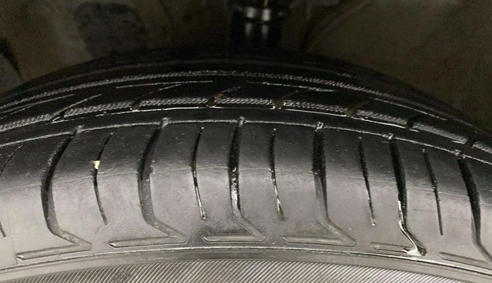 2018 Hyundai Creta E PLUS 1.6 PETROL, Petrol, Manual, 88,704 km, Left Front Tyre Tread