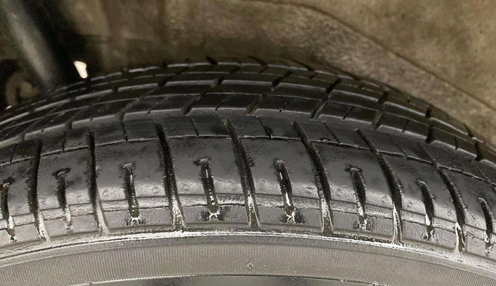 2014 Maruti Wagon R 1.0 VXI, Petrol, Manual, 78,636 km, Right Rear Tyre Tread