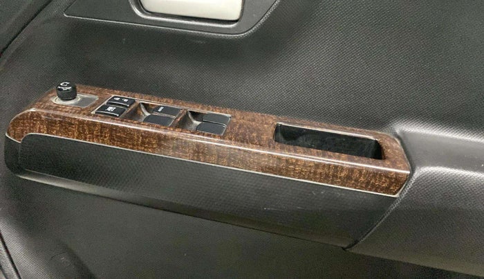 2022 Maruti New Wagon-R VXI CNG 1.0, CNG, Manual, 76,537 km, Driver Side Door Panels Control