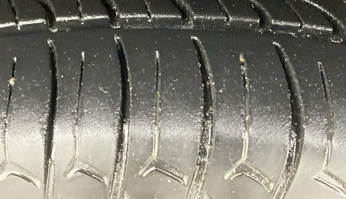 2012 Maruti Swift VDI, Diesel, Manual, 98,577 km, Left Front Tyre Tread