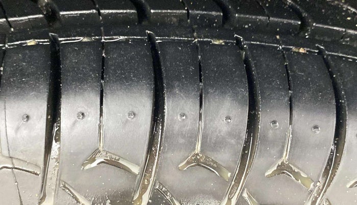 2012 Maruti Swift VDI, Diesel, Manual, 98,577 km, Left Rear Tyre Tread