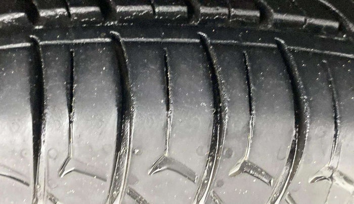 2012 Maruti Swift VDI, Diesel, Manual, 98,577 km, Right Front Tyre Tread
