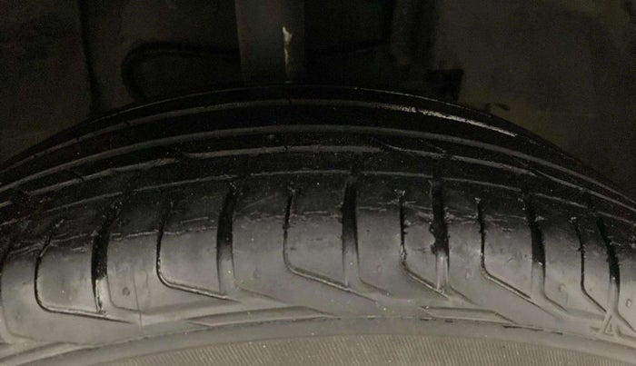 2020 Tata NEXON XMA PETROL, Petrol, Automatic, 36,694 km, Right Front Tyre Tread