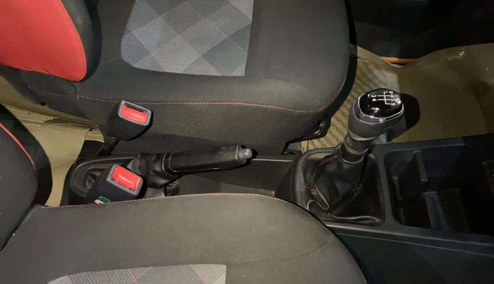 2021 Renault Kwid RXT 1.0 (O), Petrol, Manual, 32,548 km, Gear Lever