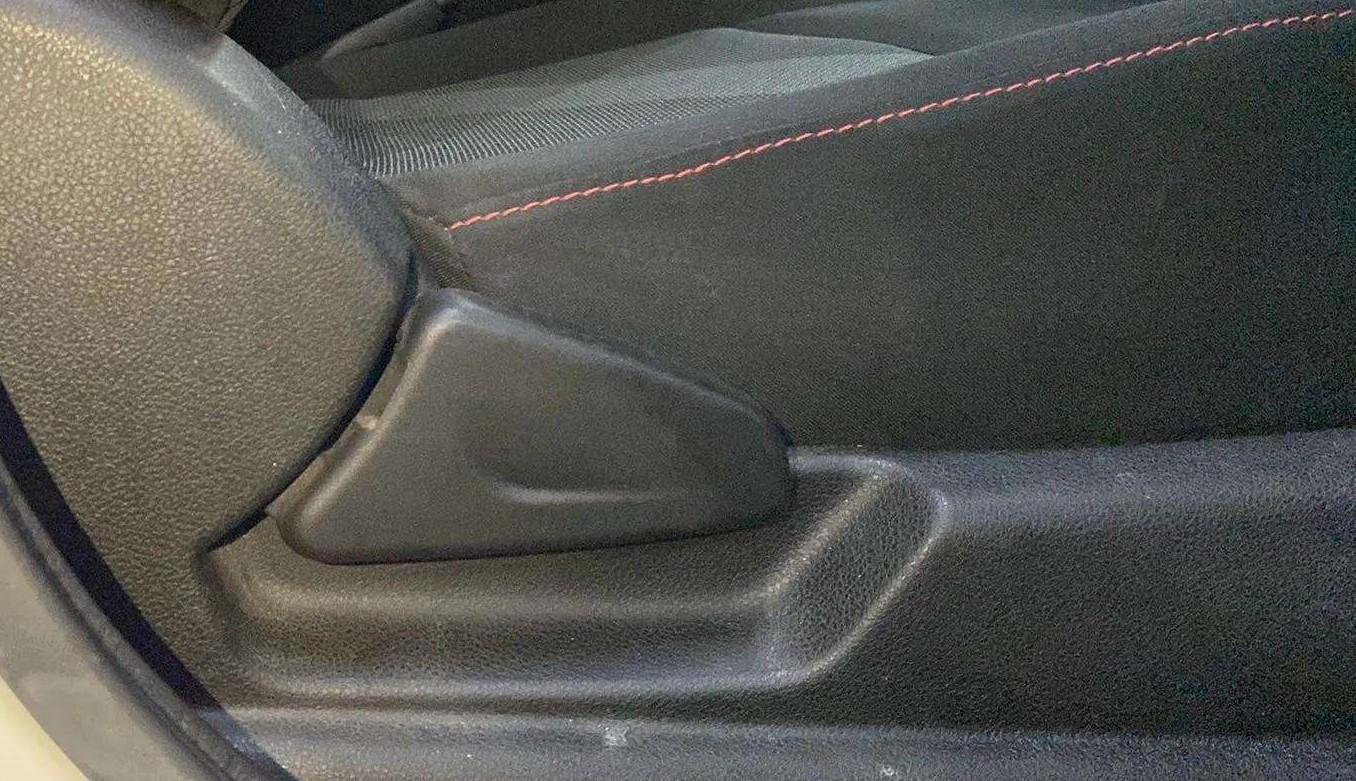 2021 Renault Kwid RXT 1.0 (O), Petrol, Manual, 32,647 km, Driver Side Adjustment Panel