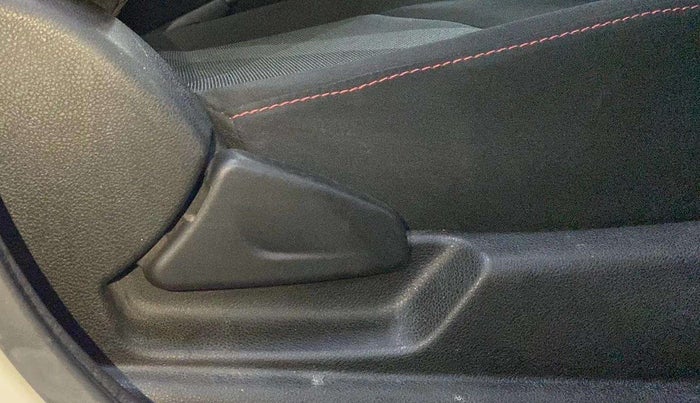 2021 Renault Kwid RXT 1.0 (O), Petrol, Manual, 32,548 km, Driver Side Adjustment Panel
