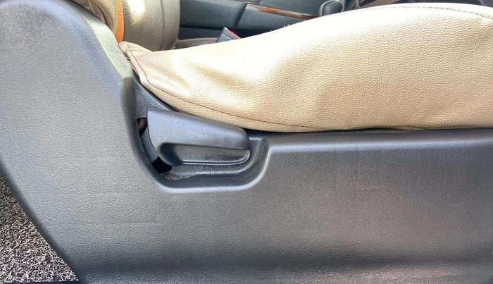 2018 Maruti Wagon R 1.0 VXI (O) AMT, Petrol, Automatic, 86,319 km, Driver Side Adjustment Panel