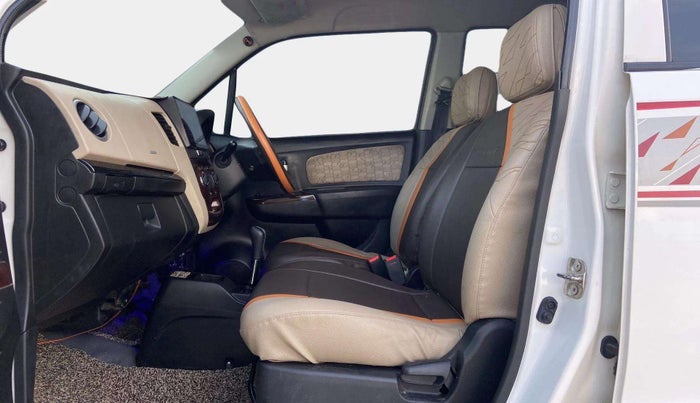2018 Maruti Wagon R 1.0 VXI (O) AMT, Petrol, Automatic, 86,319 km, Right Side Front Door Cabin