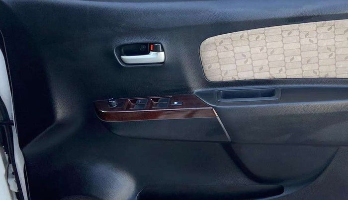 2018 Maruti Wagon R 1.0 VXI (O) AMT, Petrol, Automatic, 86,319 km, Driver Side Door Panels Control