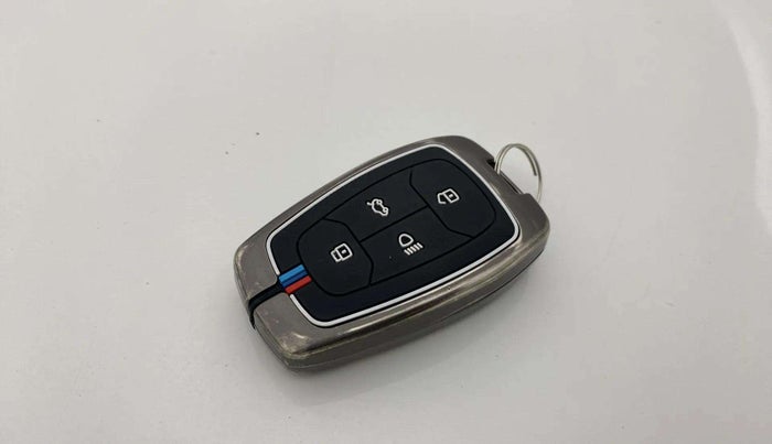2023 Tata PUNCH ACCOMPLISHED DAZZLE PACK MT, Petrol, Manual, 22,056 km, Key Close Up