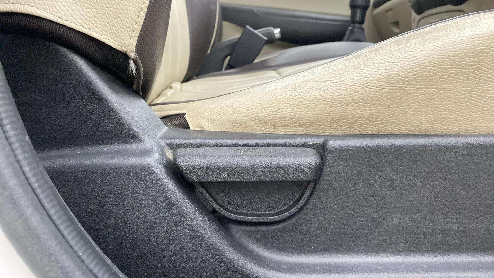 Driver-side-adjustment-panel-40