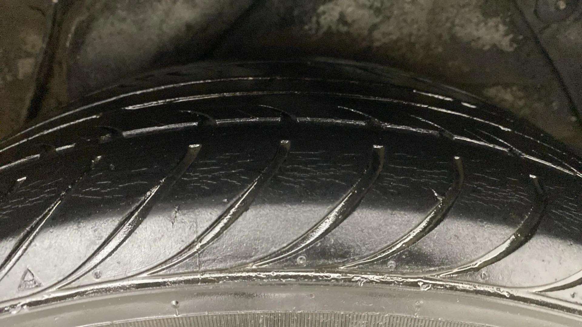 LHS-Rear-Tyre-Tread-21
