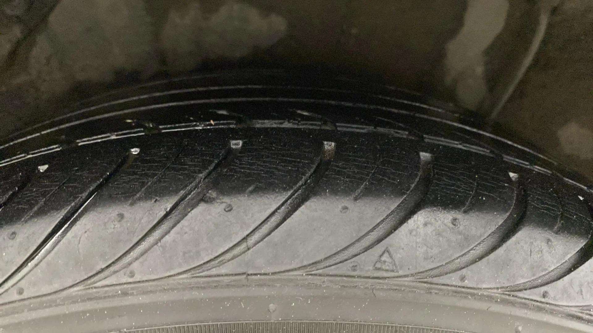RHS-Rear-Tyre-Tread-19