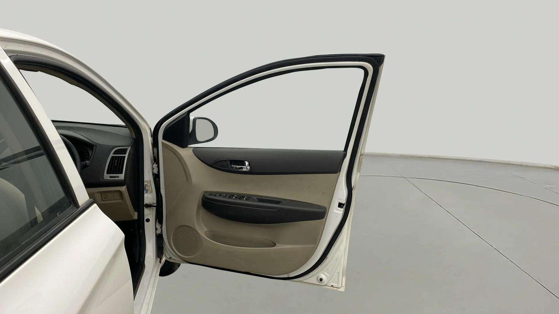 RHS-Front-Door-Open-32
